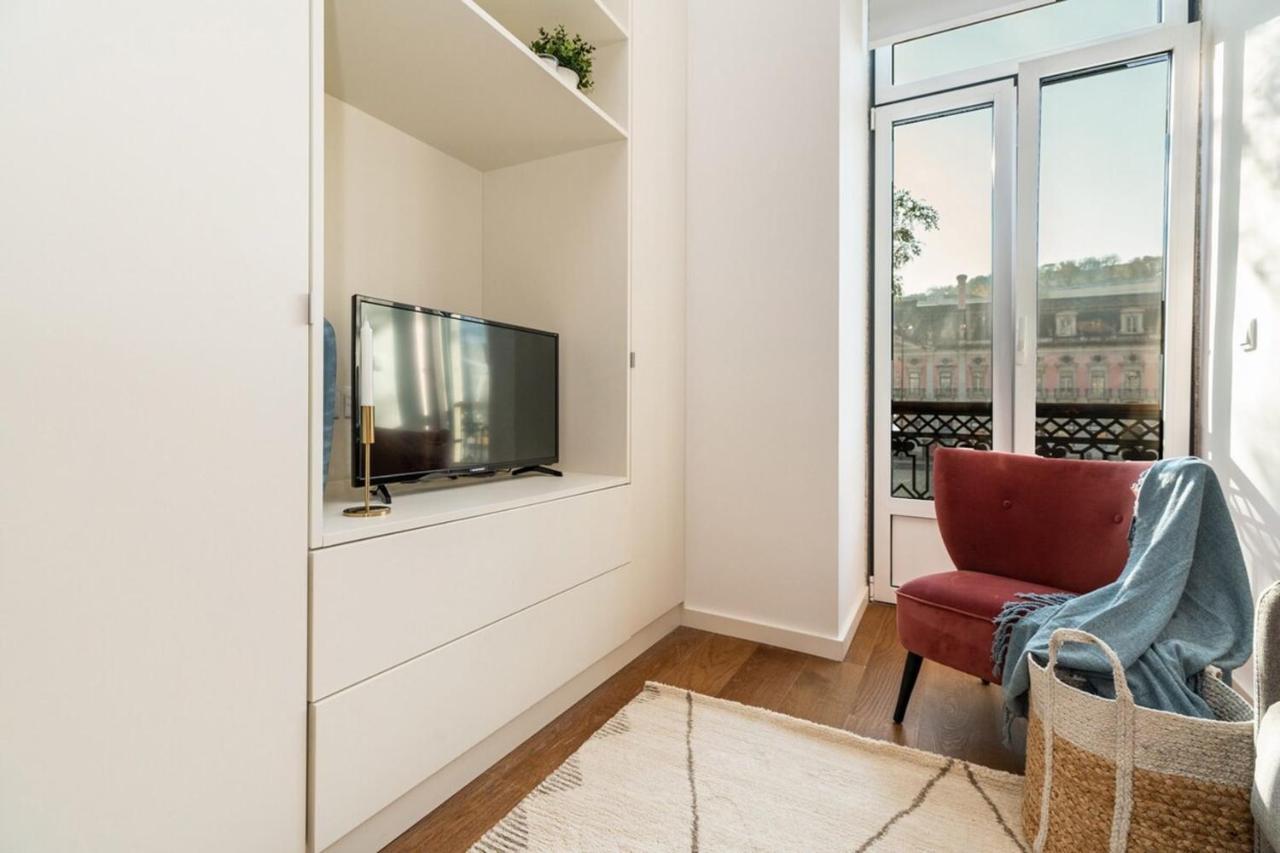 Apartment Graceful Design With Romantic View Lisbon
