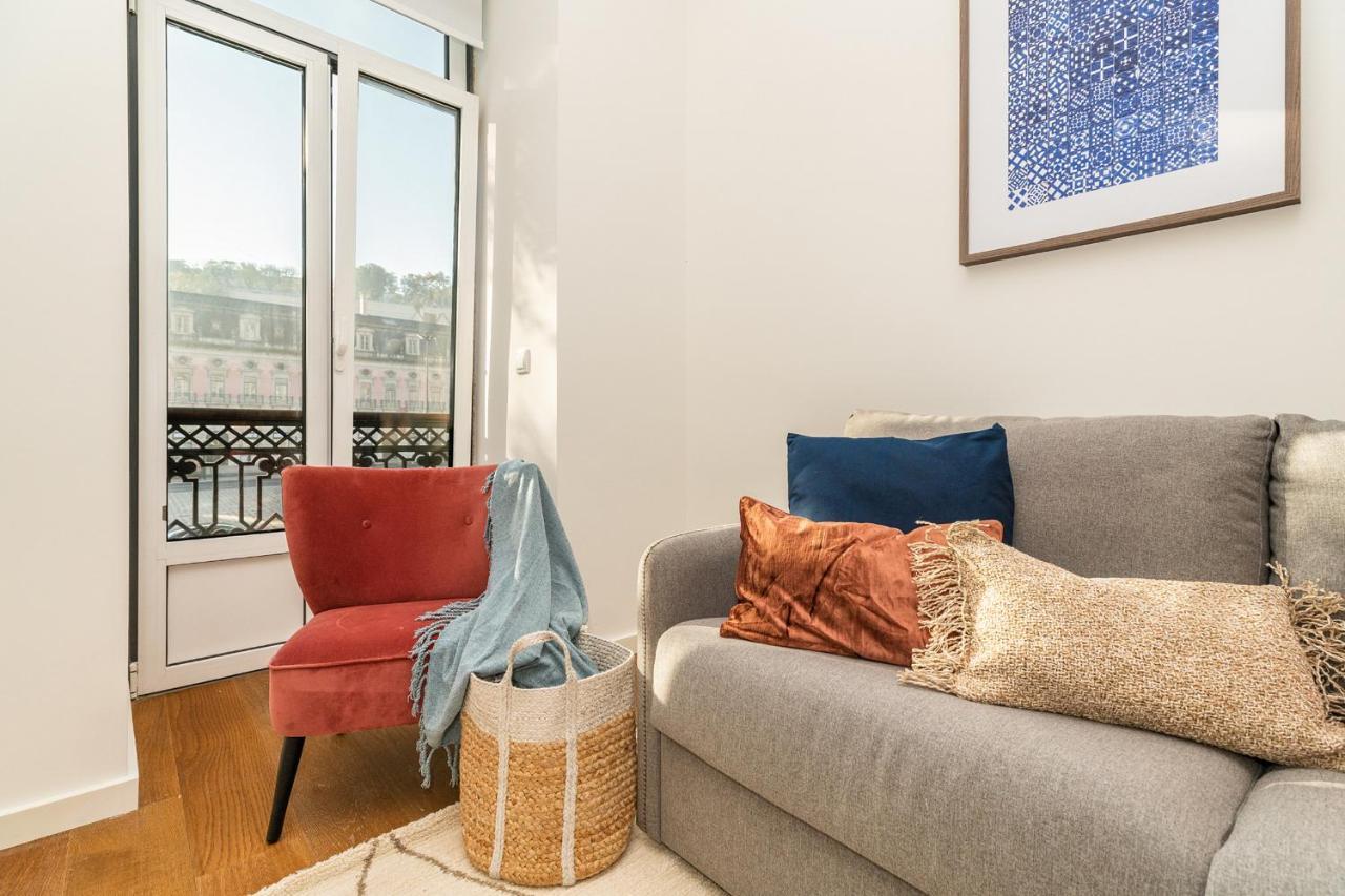 Apartment Graceful Design With Romantic View